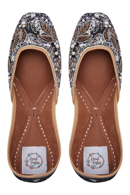 Vareli Bafna Wire, Cutdana & Sequin Embroidered Jutti 