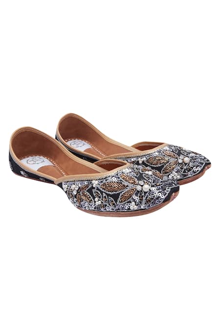 Vareli Bafna Wire, Cutdana & Sequin Embroidered Jutti 