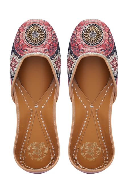 Vareli Bafna Printed Traditional Motif Cutdana Embroidered Juttis 