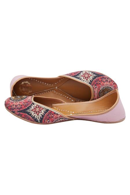 Vareli Bafna_Pink Printed Traditional Motif Cutdana Embroidered Juttis _Online_at_Aza_Fashions