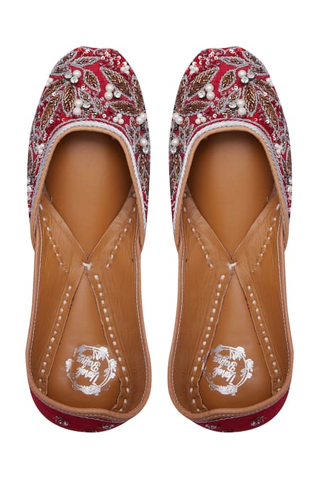 Vareli Bafna Floral Motif Cutdana & Pearl Embroidered Juttis 