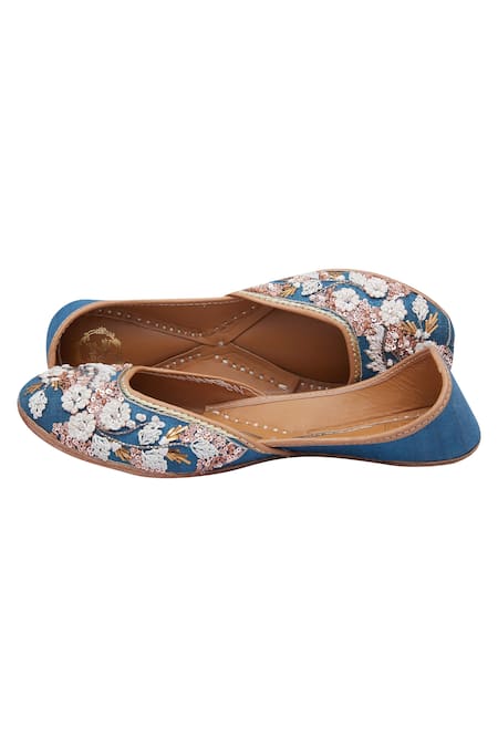 Vareli Bafna_Blue Floral Resham And Sequin Embroidered Juttis _Online_at_Aza_Fashions