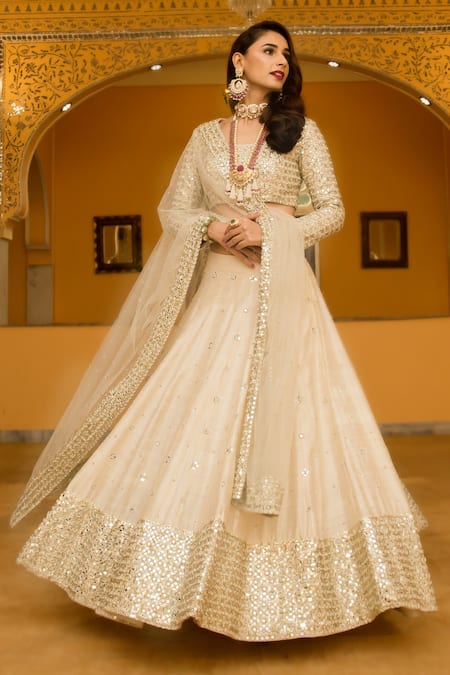 Sonam Kapoor in white anarkali turns showstopper for designer Abhinav Mishra  - India Today