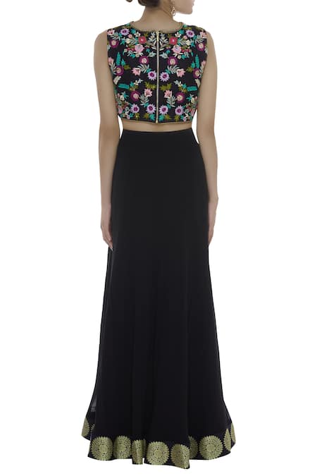 Ayesha Aejaz Floral embroidered blouse & skirt set 