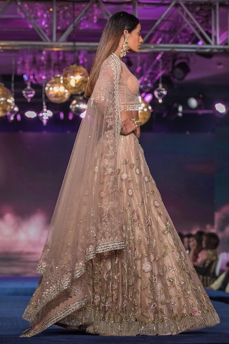 Lakme Fashion Week Summer Resort 2020: Dia Mirza Glams Up In Regal Lehenga  For House Of Kotwara | Lakme fashion week, Fashion, Fashion week