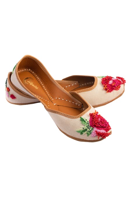 Shilpsutra floral-embroidered-juttis 