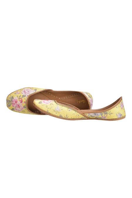 Shop_Shilpsutra_Yellow Floral-print-juttis _at_Aza_Fashions