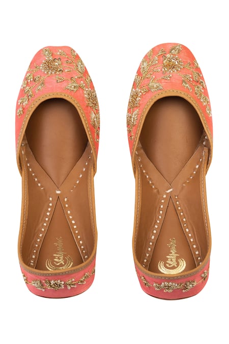 Shilpsutra Peach Hand-embellished-juttis 