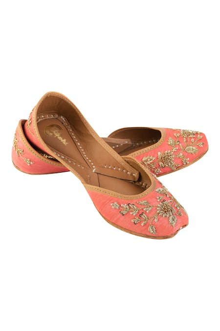 Shilpsutra hand-embellished-juttis 