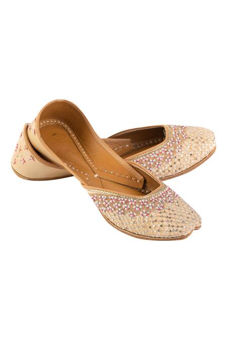 Shilpsutra embroidered-juttis 