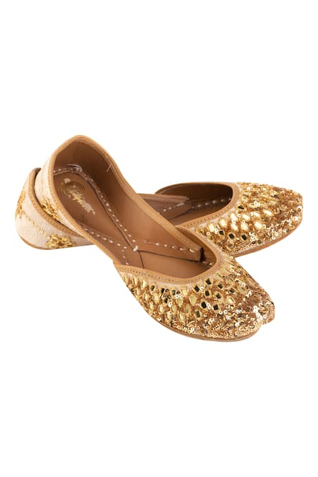 Shilpsutra mirro-sequin-embroidered-juttis 