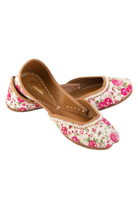 Shop_Shilpsutra_White Floral-print-juttis _at_Aza_Fashions
