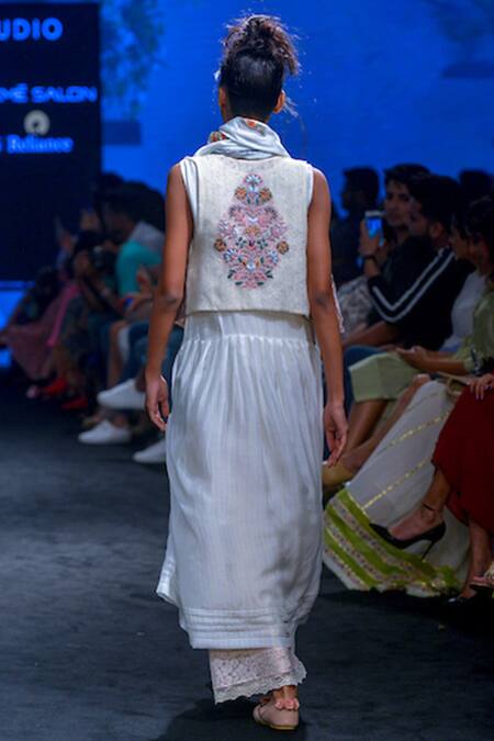 Shop Gazal Mishra Blue Cotton Silk Embroidered Thread Kurta at Aza Fashions Shop_Gazal Mishra_Blue Cotton Silk Embroidered Thread Kurta_at_Aza_Fashions