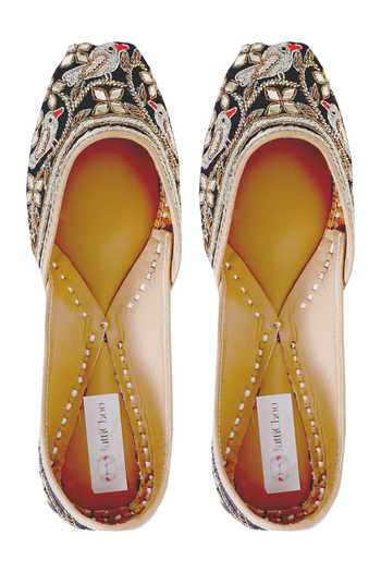 Buy Jutti Choo Black Cutdana-embroidered-juttis at Aza Fashions Buy_Jutti Choo_Black Cutdana-embroidered-juttis_at_Aza_Fashions