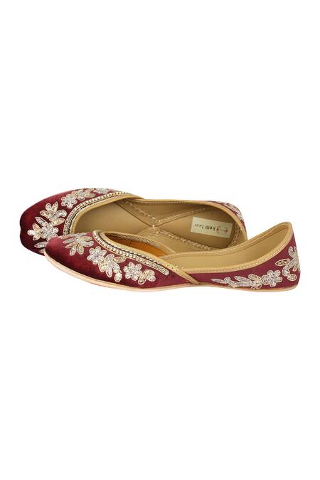 Jutti Choo_Maroon Dabka Floral Embroidered Juttis _Online_at_Aza_Fashions