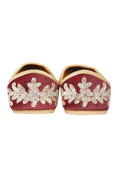 Jutti Choo Floral Embroidered Juttis 