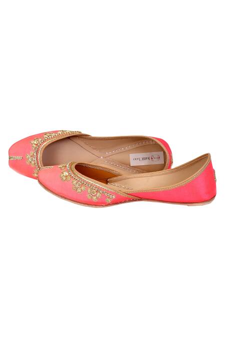 Buy Jutti Choo Coral Zardozi-embroidered-juttis Online at Aza Fashions Buy_Jutti Choo_Coral Zardozi-embroidered-juttis_Online_at_Aza_Fashions