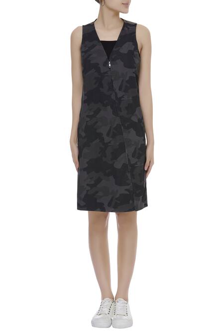 Shop_Kapda By Urvashi Kaur_Black Sleeveless Long Jacket_Online_at_Aza_Fashions