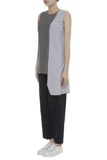 Buy Kapda By Urvashi Kaur White Round Cotton Asymmetric Top Online at Aza Fashions Buy_Kapda By Urvashi Kaur_White Round Cotton Asymmetric Top_Online_at_Aza_Fashions