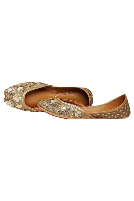 House Of Vian Gold Cut Work, Sequins Embroidered Juttis Online at Aza Fashions House Of Vian_Gold Cut Work, Sequins Embroidered Juttis _Online_at_Aza_Fashions