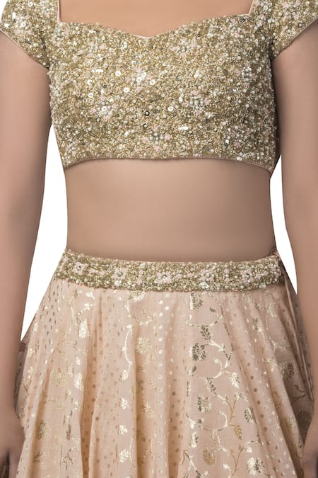 Buy_Priyanka Jain_Peach Sweetheart Neck Embroidered Bridal Lehenga Set _Online_at_Aza_Fashions