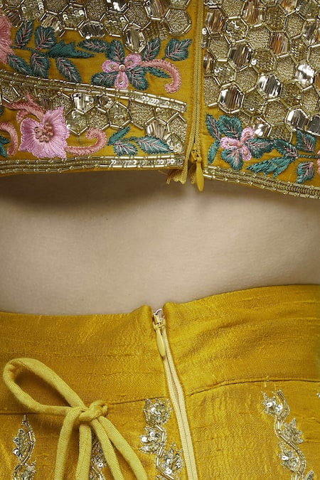Neha Khullar Yellow Raw Silk, Organza Leaf Neck Embroidered Lehenga Set at Aza Fashions Neha Khullar_Yellow Raw Silk, Organza Leaf Neck Embroidered Lehenga Set _at_Aza_Fashions