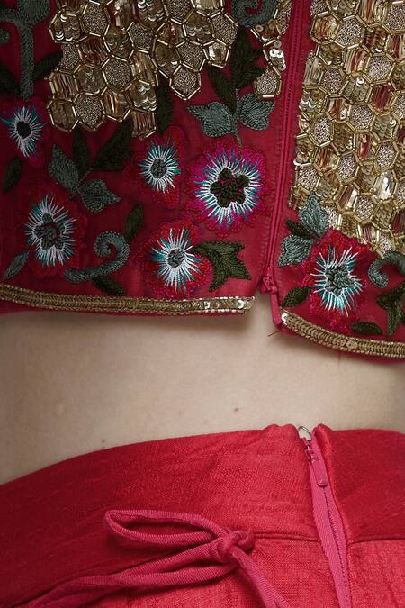 Neha Khullar Red Raw Silk, Organza Leaf Neck Embroidered Lehenga Set at Aza Fashions Neha Khullar_Red Raw Silk, Organza Leaf Neck Embroidered Lehenga Set _at_Aza_Fashions