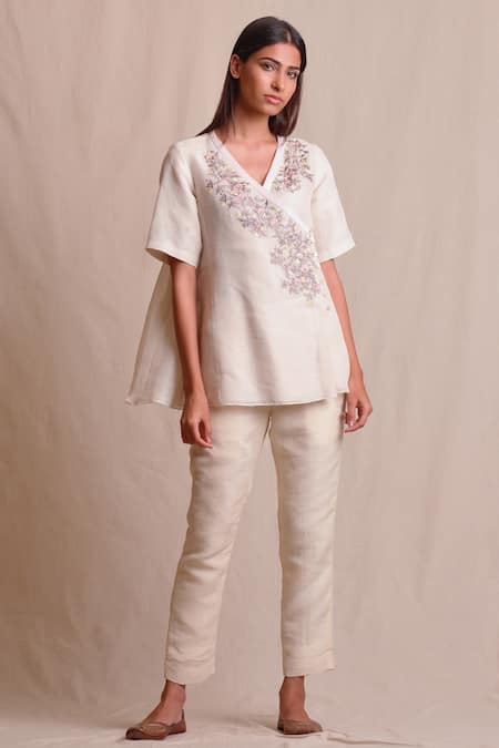 Buy Sue Mue Off White Cotton, Linen Resham Thread Embroidery V Neck Tunic Online at Aza Fashions Buy_Sue Mue_Off White Cotton, Linen Resham Thread Embroidery V Neck Tunic_Online_at_Aza_Fashions