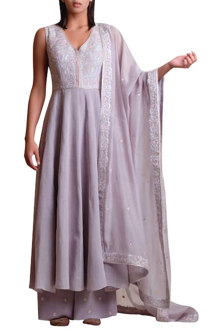 Sue Mue Grey Cotton, Linen, Jute Cutdana Embroidery, Resham Thread V Neck Kurta Set