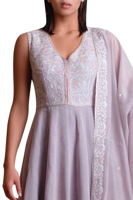 Sue Mue_Grey Cotton, Linen, Jute Cutdana Embroidery, Resham Thread V Neck Kurta Set _Online_at_Aza_Fashions