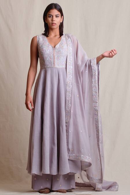 Buy_Sue Mue_Grey Cotton, Linen, Jute Cutdana Embroidery, Resham Thread V Neck Kurta Set _Online_at_Aza_Fashions