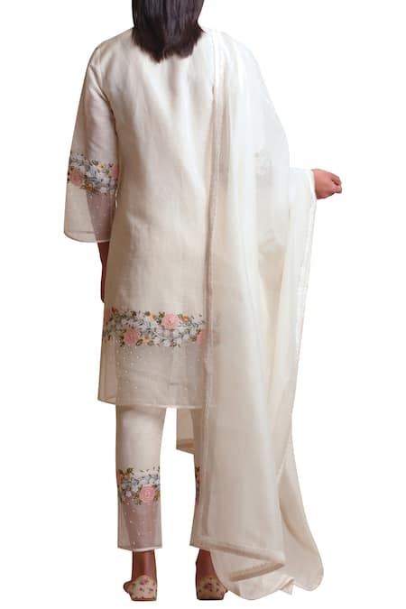 Shop Sue Mue Off White Cotton, Organza, Linen Split Neck Embroidered Kurta Set at Aza Fashions Shop_Sue Mue_Off White Cotton, Organza, Linen Split Neck Embroidered Kurta Set _at_Aza_Fashions