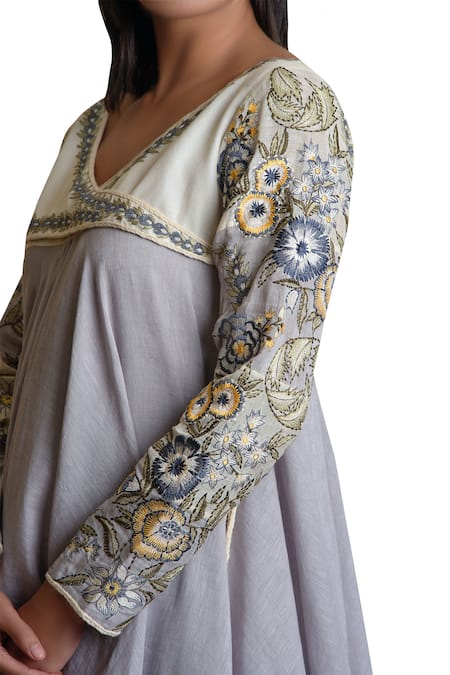 Sue Mue Grey Linen, Cotton And Organza V Neck Embroidered Kurta Set at Aza Fashions Sue Mue_Grey Linen, Cotton And Organza V Neck Embroidered Kurta Set _at_Aza_Fashions