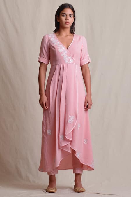 Sue Mue Pink Jute V Neck Embroidered Kurta Set