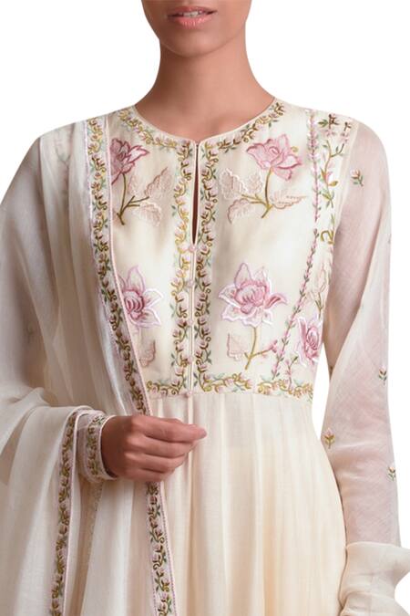 Sue Mue Off White Handloom Cotton Keyhole Neck Embroidered Anarkali Set Online at Aza Fashions Sue Mue_Off White Handloom Cotton Keyhole Neck Embroidered Anarkali Set _Online_at_Aza_Fashions