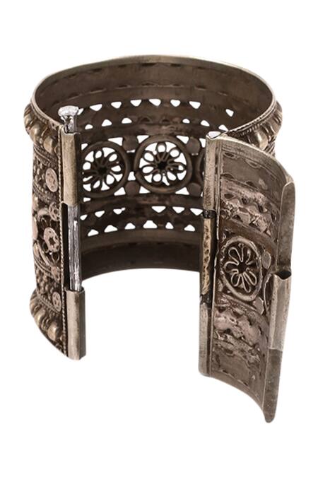 Buy_Sangeeta Boochra_Silver Plated Metal Baroque Carved Handcuff_Online_at_Aza_Fashions
