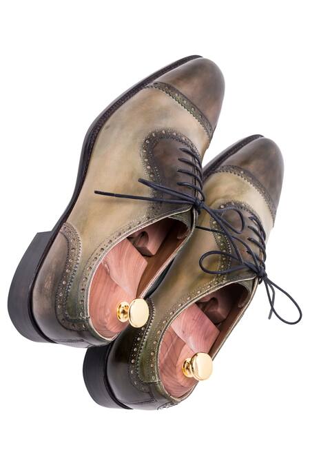 Buy_Toramally - Men_Green European Vegetable Tanned Leather Sole Broque Shoes _Online_at_Aza_Fashions