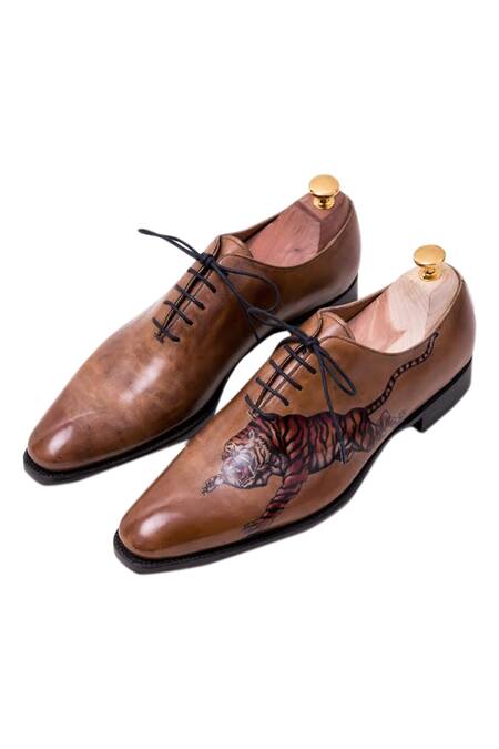 Buy_Toramally - Men_Brown European Vegetable Tanned Leather Sole Handpainted Brogue Shoes_Online_at_Aza_Fashions