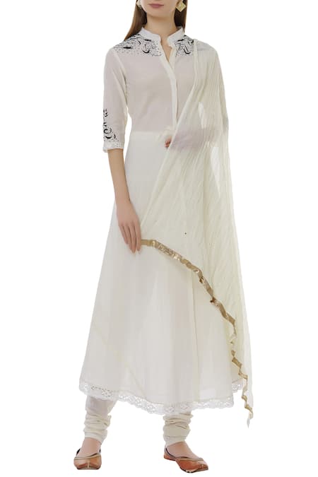 Nazar by Indu Embroidered Kurta Set 