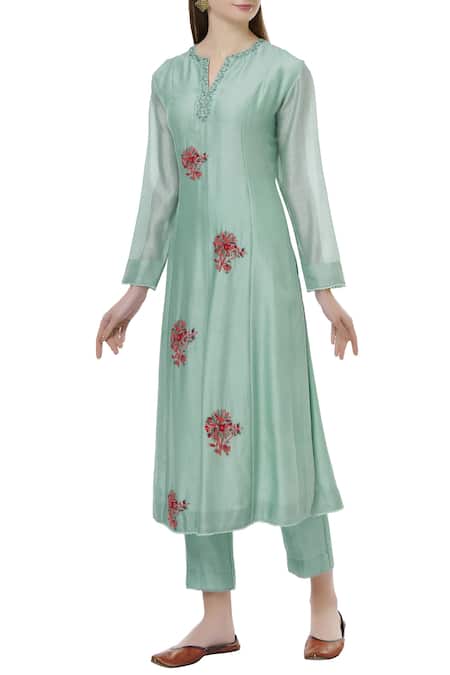 Neeta Bhargava Green Cotton Silk Round Neck Embroidered Kurta Set 