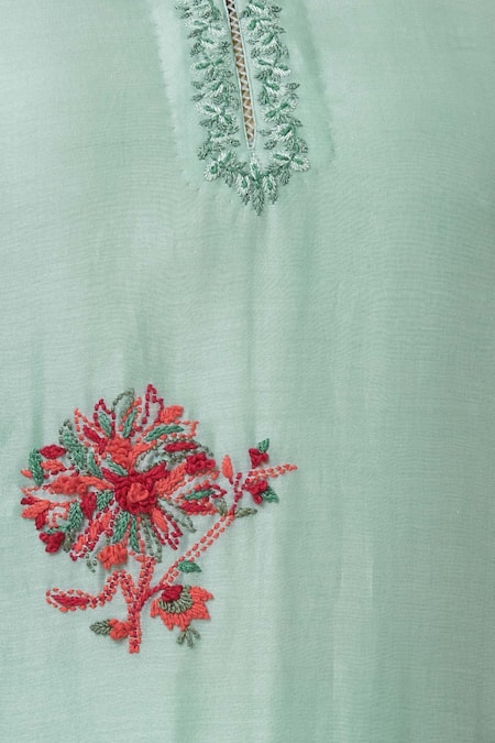 Neeta Bhargava_Green Cotton Silk Round Neck Embroidered Kurta Set _at_Aza_Fashions