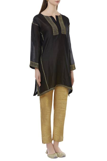 Latha Puttanna_Black Chanderi Split Embroidered Kurta _Online_at_Aza_Fashions