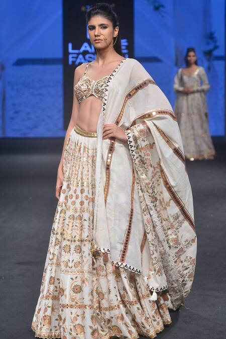 Shop Sukriti & Aakriti White Embroidered Lehenga Set at Aza Fashions Shop_Sukriti & Aakriti_White Embroidered Lehenga Set_at_Aza_Fashions