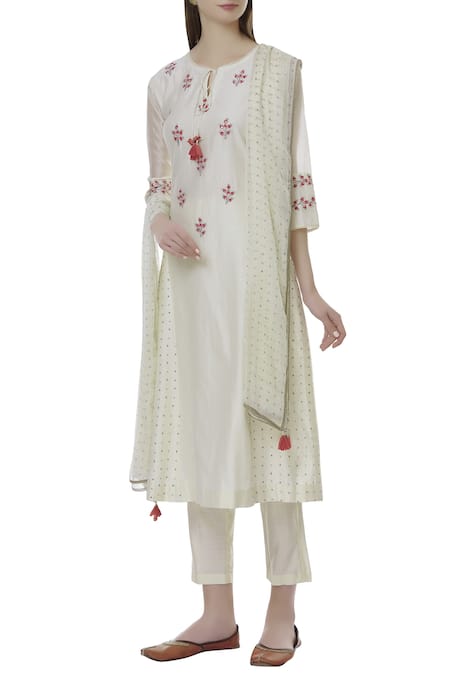 Ivory by Dipika Off White Chanderi Silk Round Neck Kurta Set  