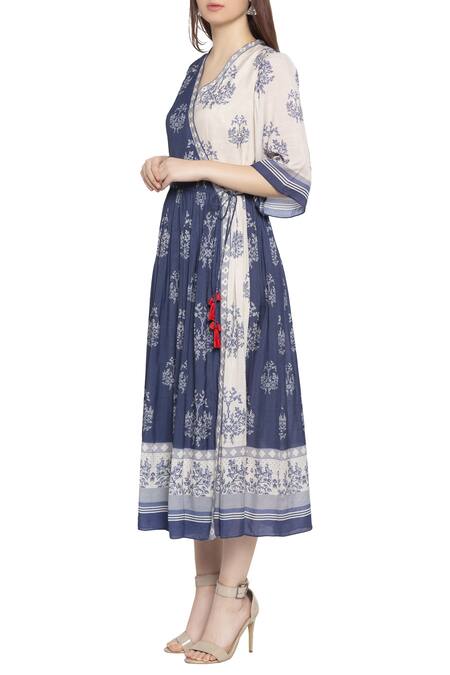 So Us By Sougatpaul Blue Muslin Slub V Neck Printed Anarkali Kurta Online at Aza Fashions So Us By Sougatpaul_Blue Muslin Slub V Neck Printed Anarkali Kurta _Online_at_Aza_Fashions