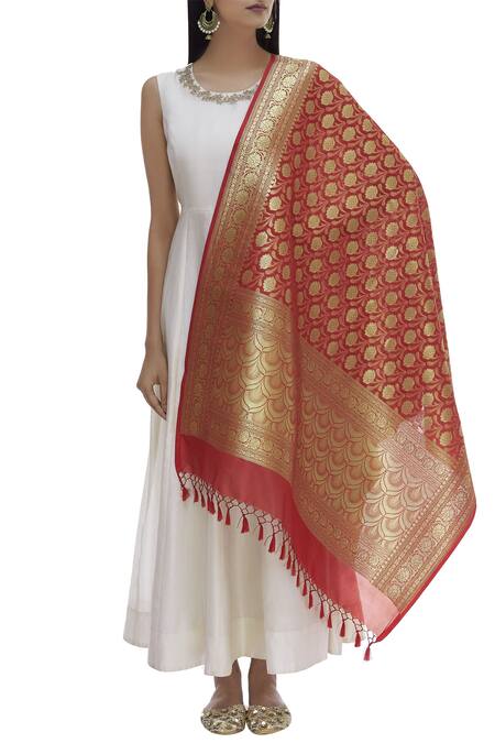 Shop Samyukta Singhania Red Raw Silk Banarasi Dupatta at Aza Fashions Shop_Samyukta Singhania_Red Raw Silk Banarasi Dupatta_at_Aza_Fashions