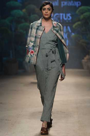 Buy Payal Pratap Green Handloom Cotton Spread Collar Embroidered Jacket at Aza Fashions Buy_Payal Pratap_Green Handloom Cotton Spread Collar Embroidered Jacket_at_Aza_Fashions