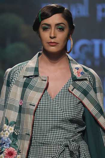 Payal Pratap Green Handloom Cotton Spread Collar Embroidered Jacket Online at Aza Fashions Payal Pratap_Green Handloom Cotton Spread Collar Embroidered Jacket_Online_at_Aza_Fashions