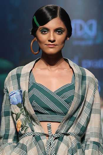 Payal Pratap Green Linen Cullotes Online at Aza Fashions Payal Pratap_Green Linen Cullotes _Online_at_Aza_Fashions