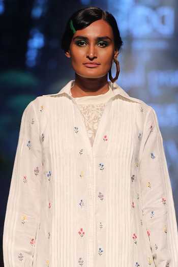 Payal Pratap_Off White Chanderi Spread Collar Tiered Tunic _Online_at_Aza_Fashions